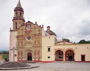 Facciata della Chiesa della Missione Francescana di San Giacomo a Jalpan, 1751-58
