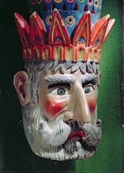Maschera di un re mago usata nelle processioni per celebrare la festa dell