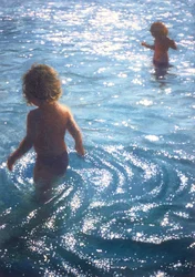 Gemelli in piscina all