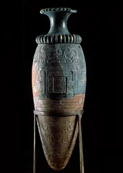 Arte minoica: rhyton o rython, un vaso di culto in pietra verde. Da Zakros, Creta. Museo Archeologico di Heraklion