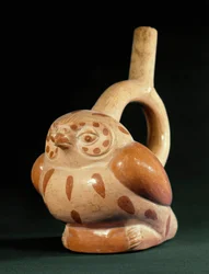 Arte precolombiana, cultura Mochica: vaso in terracotta a forma di gufo - 100 a.C.-800 d.C. - Lima, Museo Nazionale di Antropologia e Archeologia, Perù