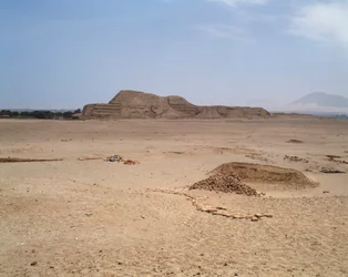 Vista del tempio di mattoni Mochican