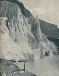 Ghiacciaio in caduta e Lago Berg sulla montagna più alta del Canada