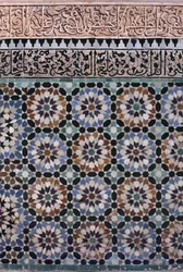 Muro del cortile principale, dettaglio, costruito dai Saadiani nel 1565 (piastrelle zellij e stucco)