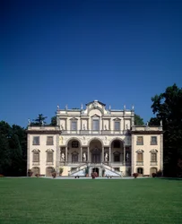 Facciata di Villa Mansi
