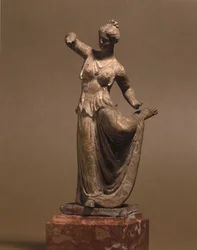 Civiltà micenea: danzatrice di Tanagra, III secolo a.C., Museo della Scala, Milano