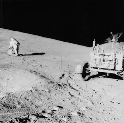 Astronauta David Scott sulla pendenza di Hadley Delta durante Apollo 15