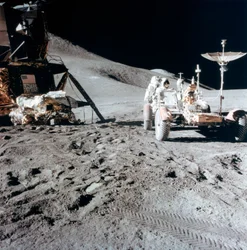 James Irwin 1930-1991 con il Lunar Roving Vehicle durante Apollo 15, 1971