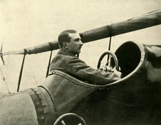 Tenente di volo C. H. Collet, R.N., D.S.O., c. 1914, c. 1920