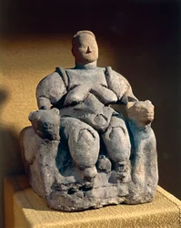 Statua in terracotta della dea madre, da Çatal Hüyük o Çatalhöyük, VI millennio a.C.