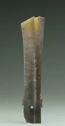 Scalpello biforcuto (zhang), cultura Qijia, c.2500-2000 a.C.