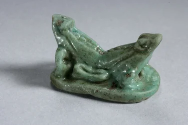 Scaraboide di due rane congiunte, 18ª-19ª Dinastia, 1540-1186 a.C. (faience)