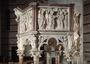 Pulpito realizzato da Nicola Pisano 1260 Battistero di San Giovanni di Pisa, Italia