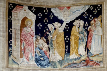 Arazzo della Rivelazione (1373-1383), n. 28: il miracolo. I fedeli servitori di Dio e i profeti guardano il fiume trasformato in sangue. Arazzo di Nicolas Bataille (1330-1405)