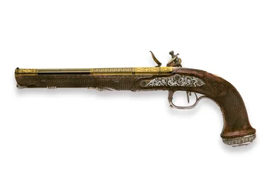 Una delle due pistole a pietra focaia con montatura in argento, Versailles
