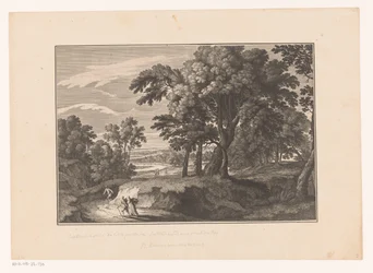 Paesaggio con escursionisti su un sentiero