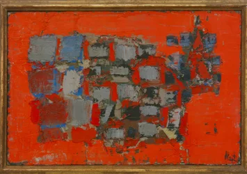 Composizione su fondo rosso