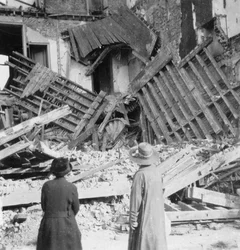 Casa distrutta da una bomba, Armentières, Francia, Prima Guerra Mondiale
