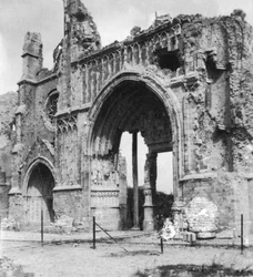 Rovine della cattedrale, Ypres, Belgio, Prima Guerra Mondiale, c. 1914-1918
