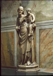 Vergine con Bambino. Scultura in marmo