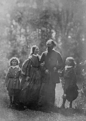 Alfred, Lord Tennyson con sua moglie Emily e due figli, Hallam e Lionel, c.1862 (stampa all