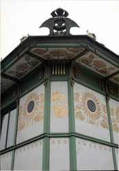 Art Nouveau: veduta del padiglione della stazione della metropolitana di Karlsplatz (ora caffè) realizzato dall