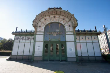 Stazione della Stadtbahn di Karlsplatz progettata da Otto Wagner, Vienna, Austria