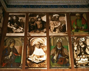 Lo studio di Federico da Montefeltro, Duca di Urbino, in senso orario da TL: filosofi greci Platone e Aristotele; Tolomeo, astronomo; Boezio, filosofo