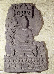 Buddha seduto in meditazione