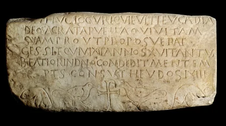 Arte paleocristiana: epitaffio di Leucadia. Placca dalla vecchia chiesa dei Maccabei a Lione. Parigi, Museo del Louvre