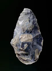 Ascia a mano, da St. Acheul, Somme, Amiens, Francia, Paleolitico, c.200 000 a.C.
