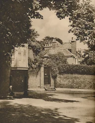 Luce solare e ombra in una tortuosa strada di Highgate, ca. 1935