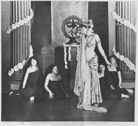 Mata Hari si esibisce al Musée Guimet, Parigi, 13 marzo 1905