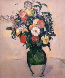 Fiori in un vaso verde