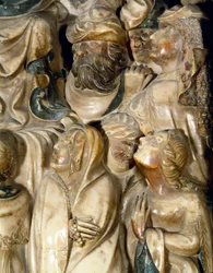 Personaggi scolpiti dalla predella dell