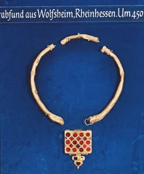 Pendente, dal Tesoro della Tomba di Wolfsheim, c.378