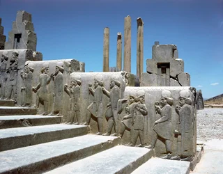 Popoli sottomessi. Rilievi della scala orientale dell