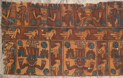 Tessuto con dèi e uccelli, cultura di Tiahuanaco