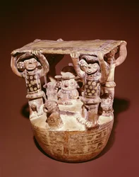 Divinità su trono con baldacchino sostenuto da cortigiani, Cultura Recuay