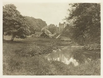 Haddon Hall e la tenuta di casa, dal fiume