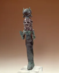 Antichità orientali: dea fenicia. Statuetta di bronzo e argento. 700-600 a.C. Parigi, Museo del Louvre