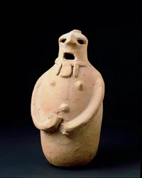 Civiltà fenicia: statuetta ovoidale in terracotta da Isla Plana (Ibiza). V secolo a.C. Dim. 24,7 cm Ibiza, museo archeologico