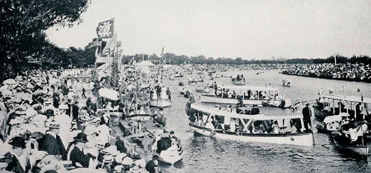 Henley on the Yarra, Melbourne, Victoria, c.1904, da Under the Southern Cross - Glimpses of Australia, pubblicato dal Department of External Affairs, Melbourne