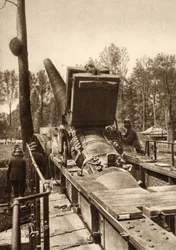 Caricamento rapido di un cannone montato su rotaia