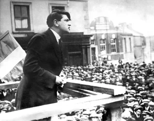 Ultima fotografia del politico irlandese Michael Collins durante il suo discorso al comitato di Skibbereen, marzo 1922