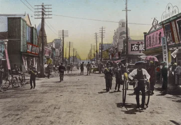 Giappone, c.1912: Via del Teatro, Yokohama