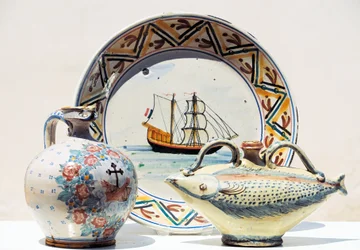Manufatti in mostra al Museo delle Ceramiche di Vietri, Vietri sul Mare, Campania, Italia