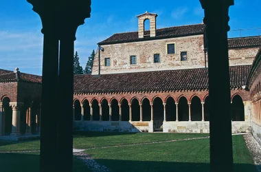 Chiostro, Basilica di San Zeno (o San Zeno Maggiore e San Zenone), Verona (Lista del Patrimonio Mondiale UNESCO, 2000), Veneto, Italia