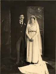 Lady Dorothy Cavendish e Harold Macmillan il giorno del loro matrimonio