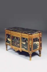 Comò a tre ante di Luigi XVI, la lacca fine XVII - inizio XVIII secolo (bronzo dorato, legno di tulipier e coromandel cinese)